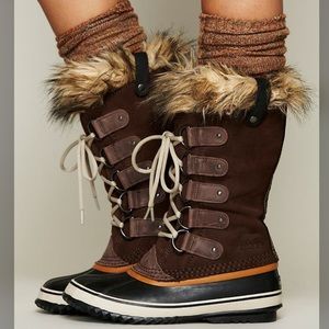 SOREL Joan Of Arctic Boots in Brown Suede